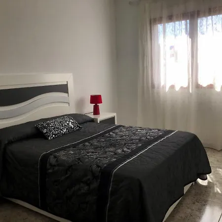 Casa Amarilla Junto Al Mar 칸델라리아