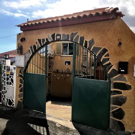 Casa Amarilla Junto Al Mar بيت للعطل *