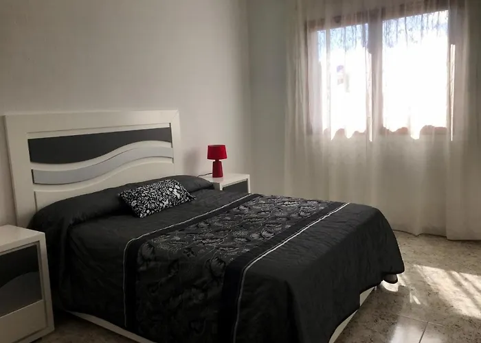 Casa Amarilla Junto Al Mar كانديلاريا