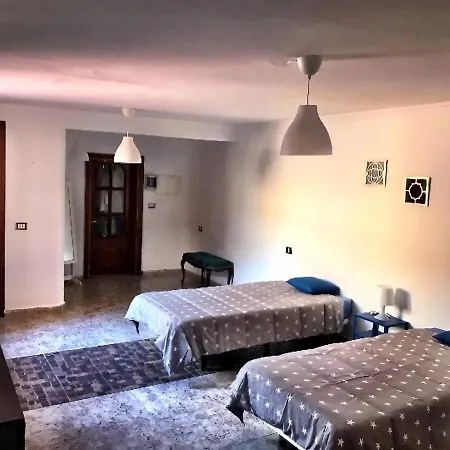 Casa Amarilla Junto Al Mar Канделария