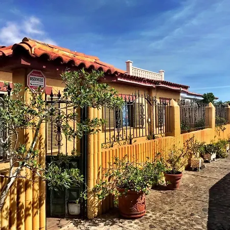 Дом отдыха Casa Amarilla Junto Al Mar