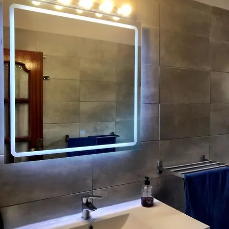 Casa Amarilla Junto Al Mar